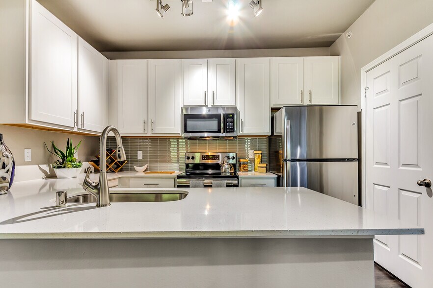 Avalon Addison 14700 Marsh Ln Addison TX 75001 Apartment Finder