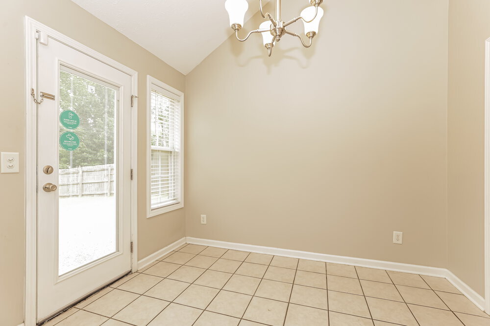 Building Photo - 9010 Lomond Dr