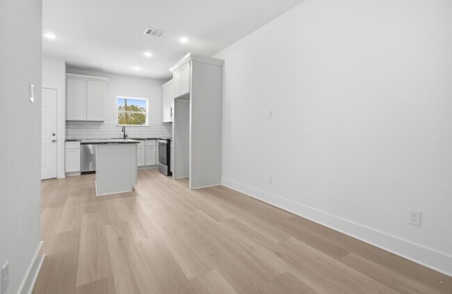 Building Photo - 307 Bolden St