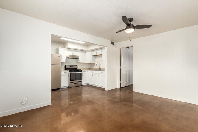 Primary Photo - 616 S Bellview