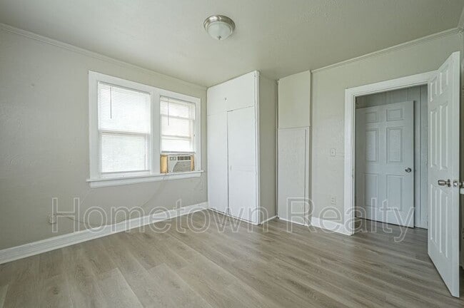 Building Photo - 1427 NE 28th St