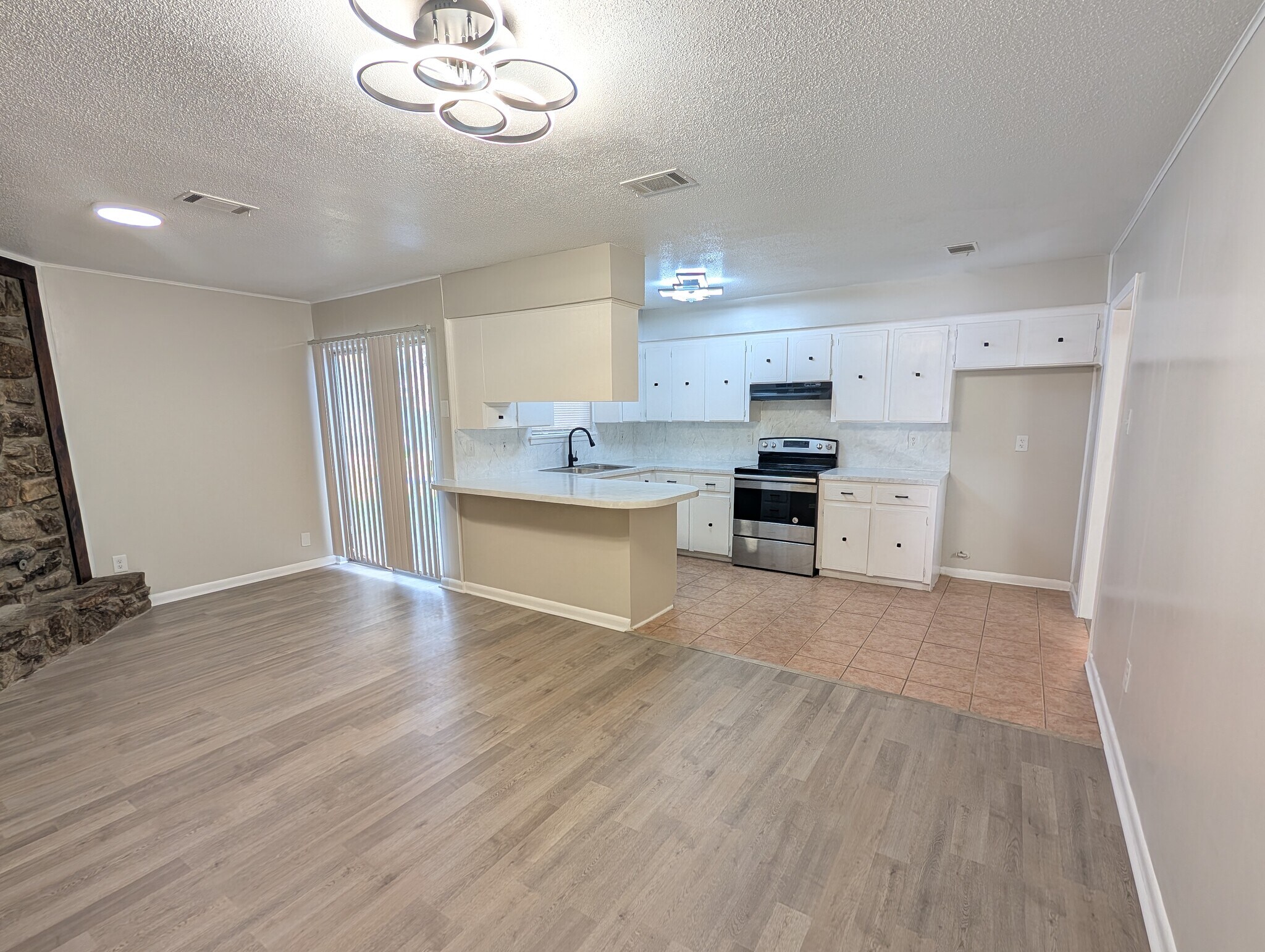 Building Photo - 9508 Labette Dr