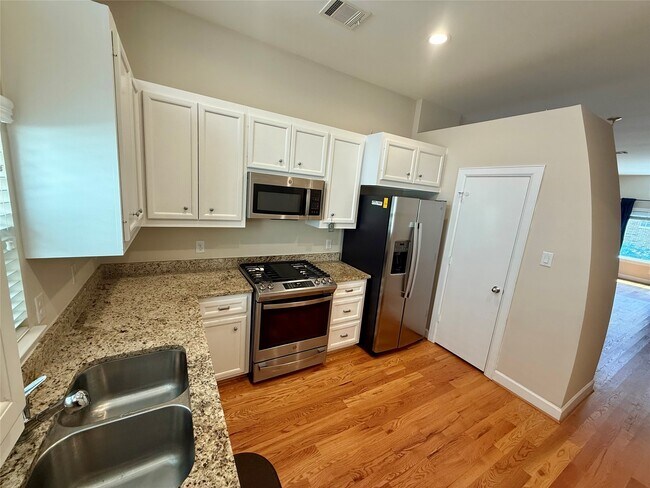 Building Photo - 8705 Bryam St