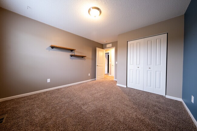 Building Photo - 15141 Emory Cir