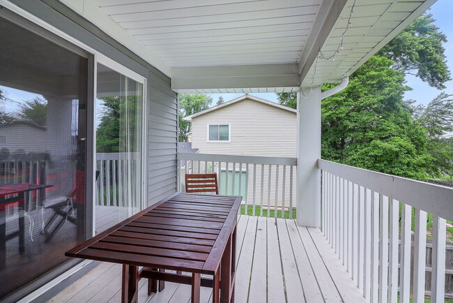 Building Photo - 304 Thistle Dr