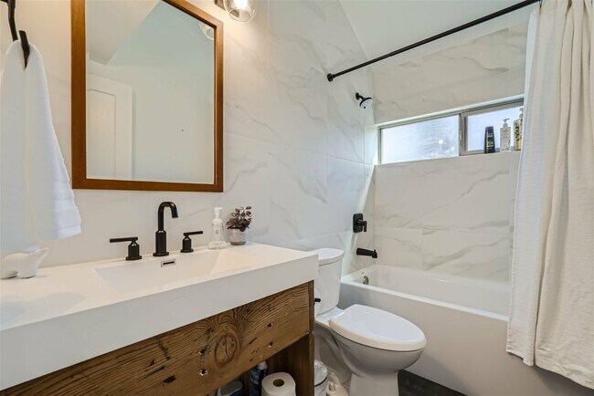 Building Photo - 9443 5th Ave SW