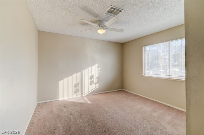 Building Photo - 824 Hedge Way