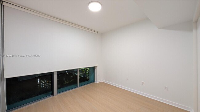 Building Photo - 350 S Miami Ave