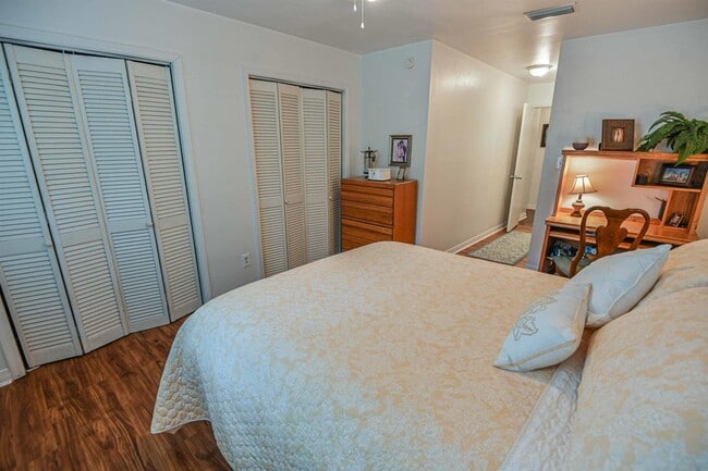 Building Photo - 809 California St