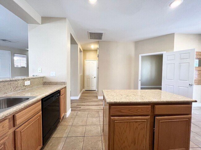 Building Photo - Beautiful 4-bedroom, 2.5-bathroom house