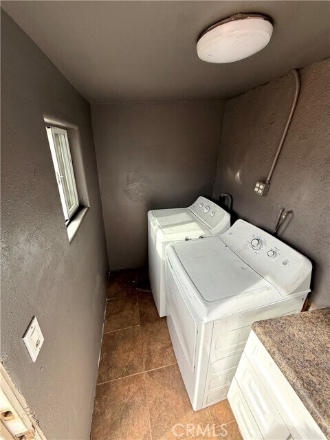 Building Photo - 732 James