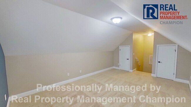 Building Photo - Beautiful home boasts open floorplan, screened porch, and spacious fenced yard