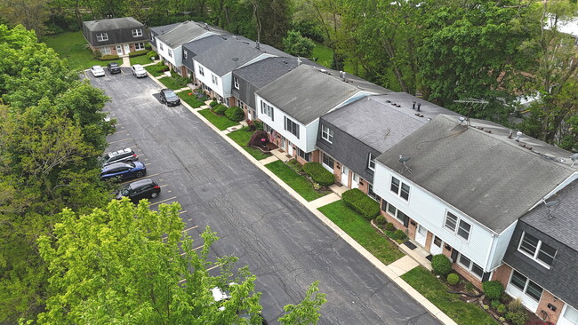 Building Photo - 151 E Palatine Rd