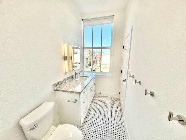 Building Photo - 2102 Mechanic St