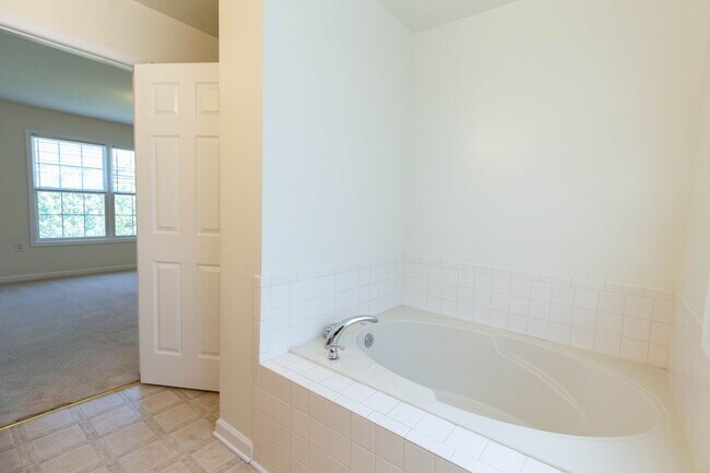 Building Photo - 59 Stork Ln