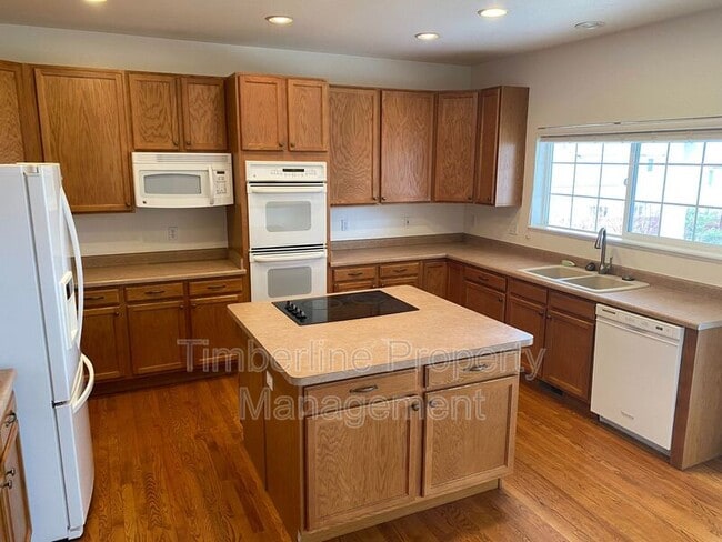 Building Photo - 14480 Tierra Dr