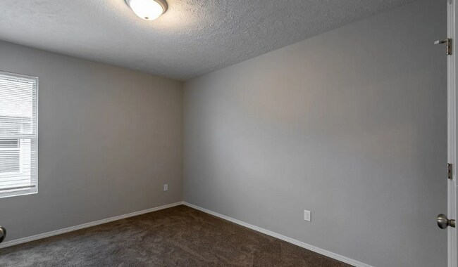 Building Photo - 1315 S Normandy Ave