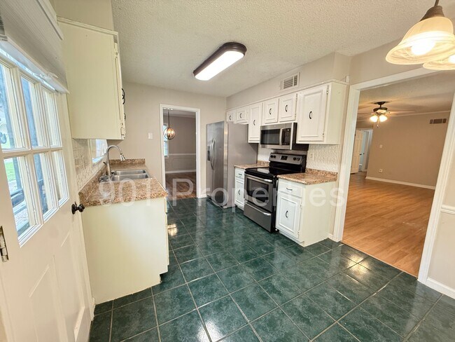 Building Photo - 6080 Barrentine Dr