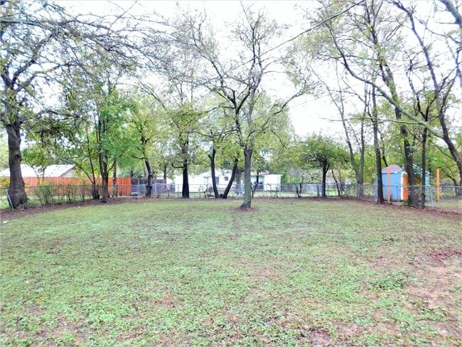 Building Photo - 805 Emery St