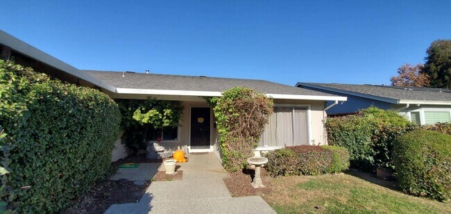 Building Photo - 7312 Phinney Way