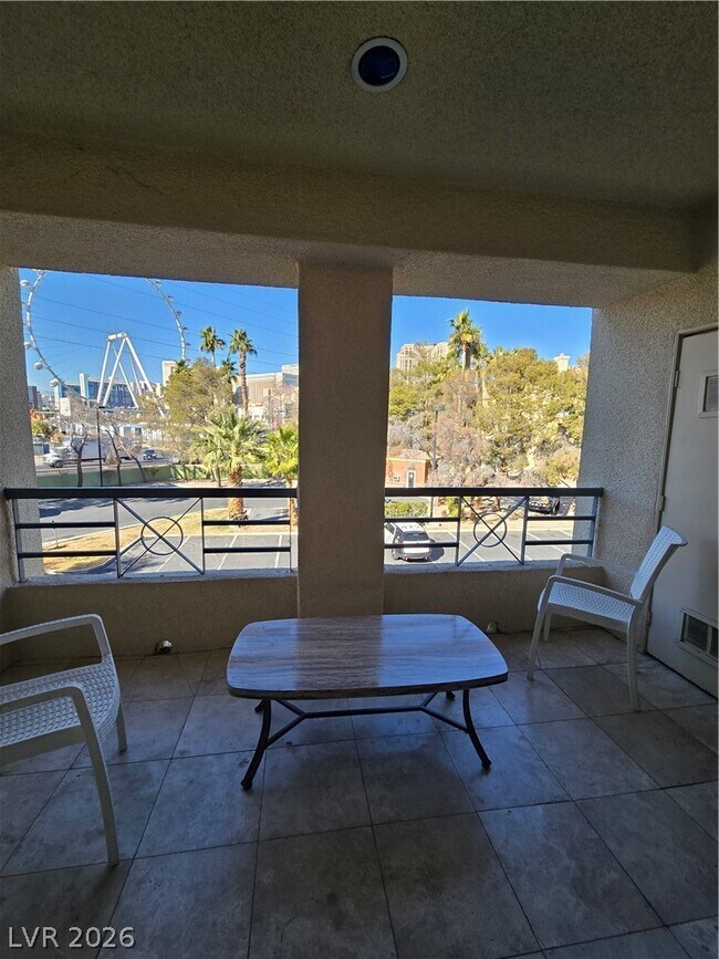 Building Photo - 220 E Flamingo Rd