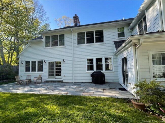 Building Photo - 71 Elm Pl