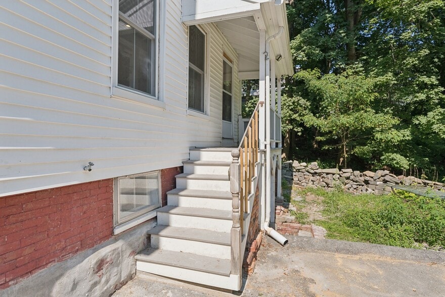 Building Photo - 2 Cottage Ln