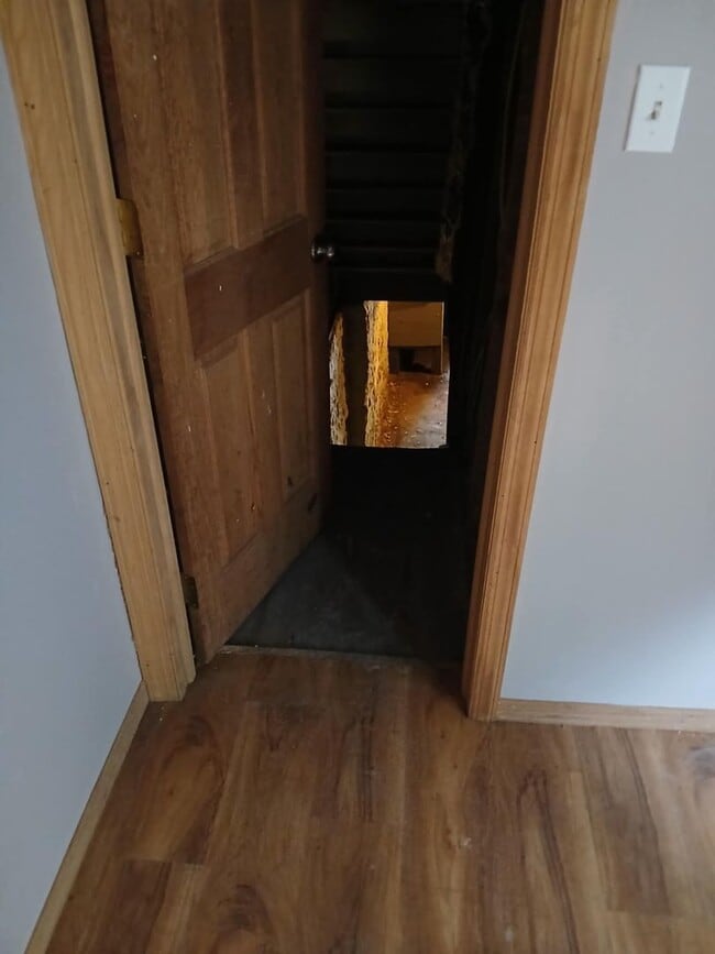 Building Photo - 4 bedroom 1 bathroom