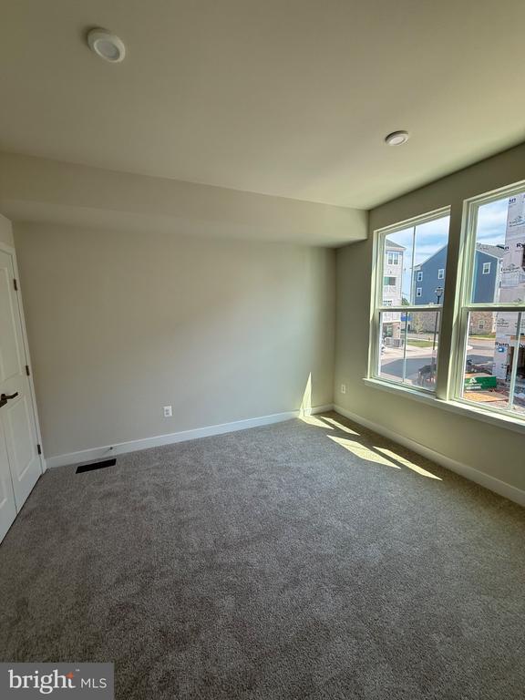 Building Photo - 8144 Foxwood Dr