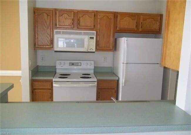 Building Photo - 400 Adkins Arch