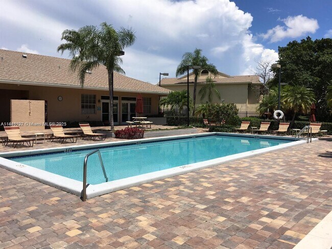 Building Photo - 661 Cypress Lake Blvd