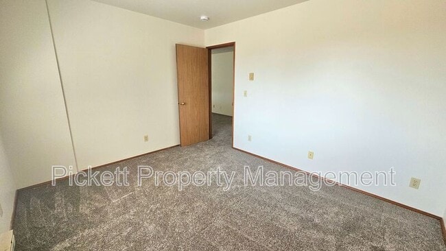 Building Photo - 2641 Stephenson Ave