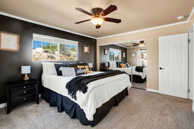 Building Photo - Western Hills Estate home/ 3 bedroom/ 2 ba...