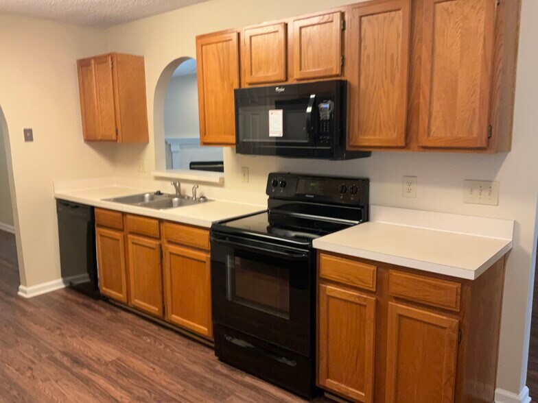 Building Photo - 7691 Enderby Ave E