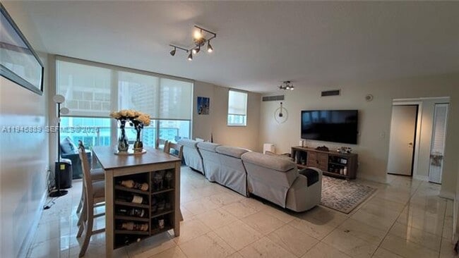 Building Photo - 31 SE 5th St