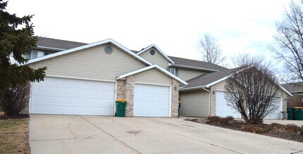 Building Photo - 207 School Rd