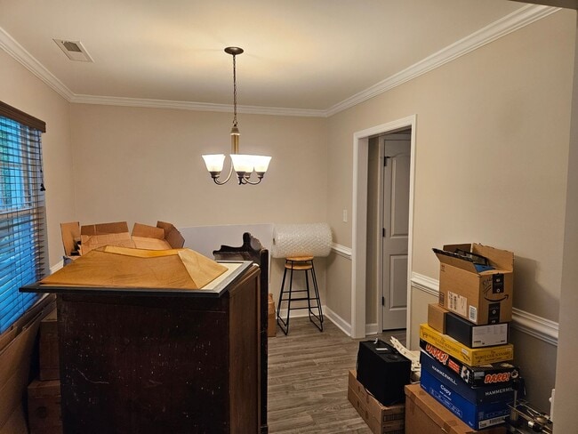 Building Photo - Charming 3-bedroom, 2-bathroom unfurnished...