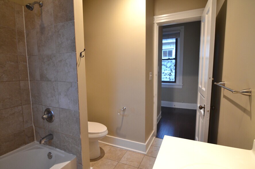 Building Photo - 2352 Kemper Ln