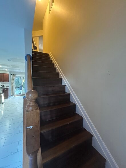 Stairs - 6610 Cottontail Ct