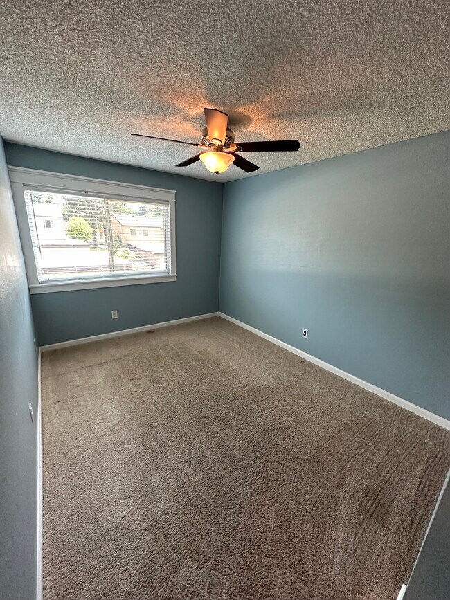 Building Photo - 917 W State St