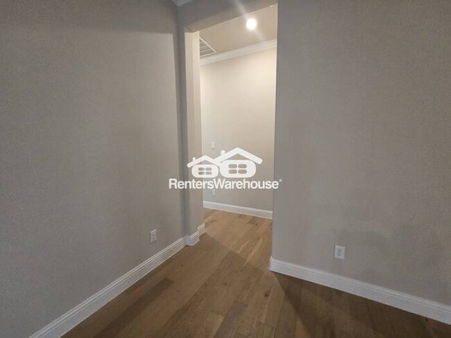 Building Photo - FOR RENT - MOVE IN READY - 4BEDS 2BATHS - ...