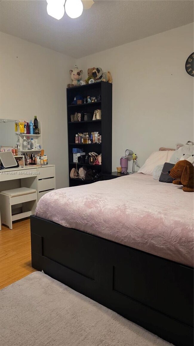 Building Photo - 750 NE 199th St