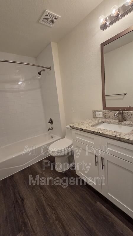 Building Photo - 915 Ariana St