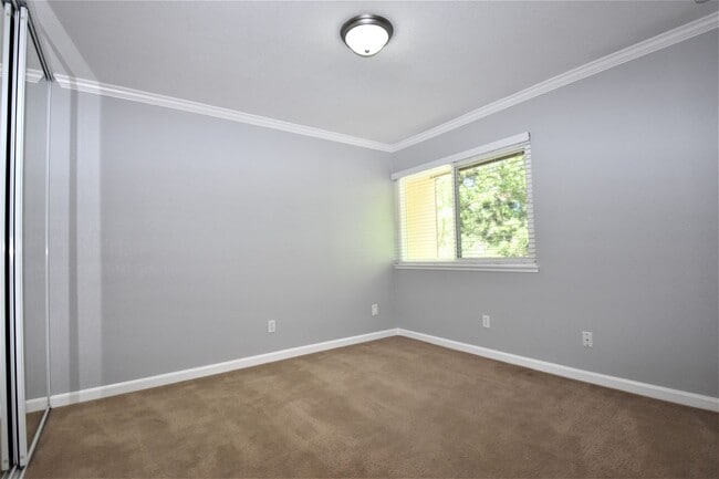 Building Photo - 5030 Greenberry Dr