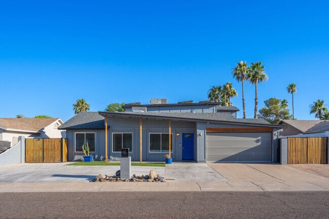 Building Photo - 3733 E Dahlia Dr