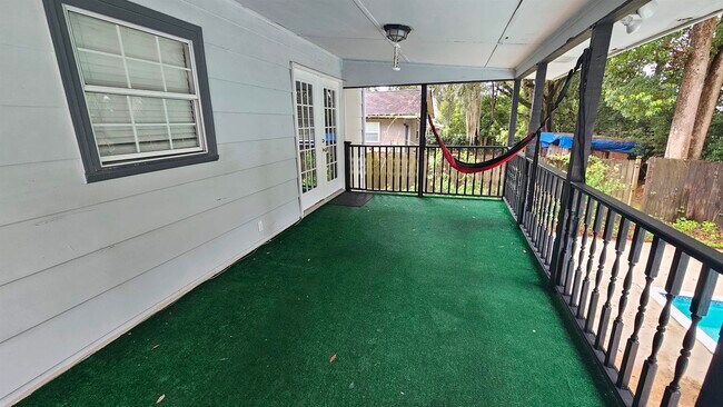 Building Photo - 1108 Cuerno St