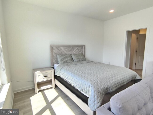 Building Photo - 5002 Longmire Wy