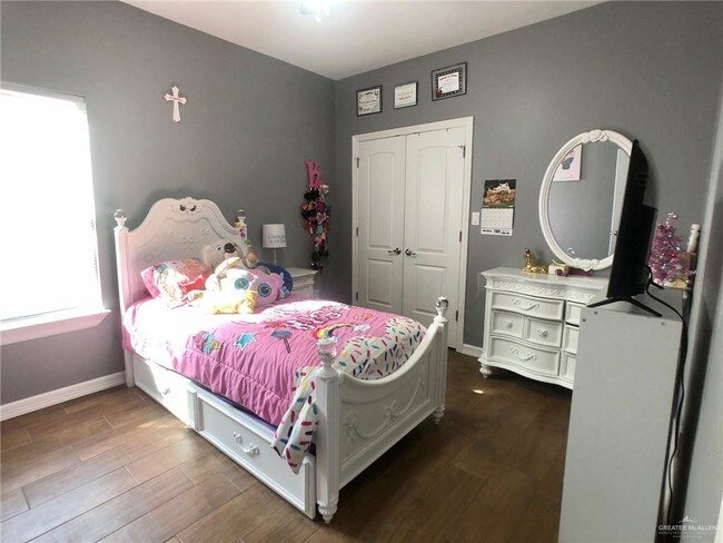 Building Photo - 18 Montemorelos St