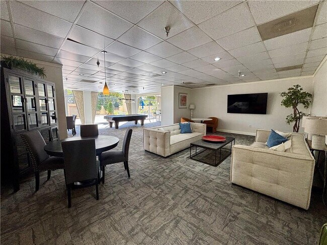 Building Photo - 2479 Peachtree Rd NE