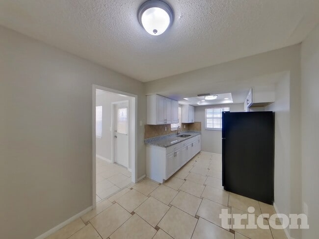 Building Photo - 6320 Moog Rd